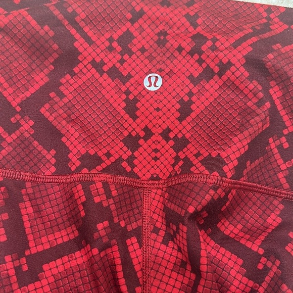 Red Snake print Lululemon Leggings Size 4​ - Picture 3 of 3
